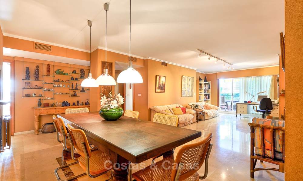 Zeer ruim front line golf appartement te koop, op loopafstand van voorzieningen en San Pedro, Marbella 8431