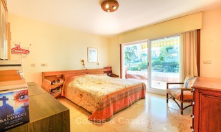 Zeer ruim front line golf appartement te koop, op loopafstand van voorzieningen en San Pedro, Marbella 8434 