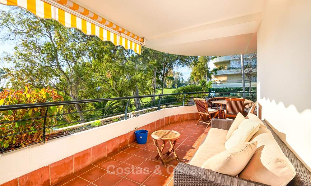 Zeer ruim front line golf appartement te koop, op loopafstand van voorzieningen en San Pedro, Marbella 8437