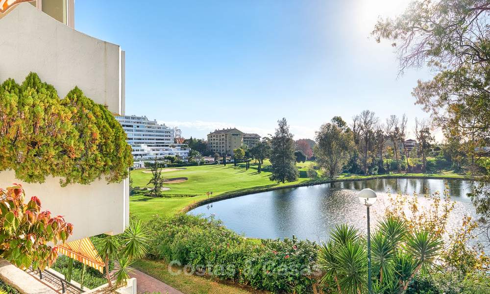 Zeer ruim front line golf appartement te koop, op loopafstand van voorzieningen en San Pedro, Marbella 8438