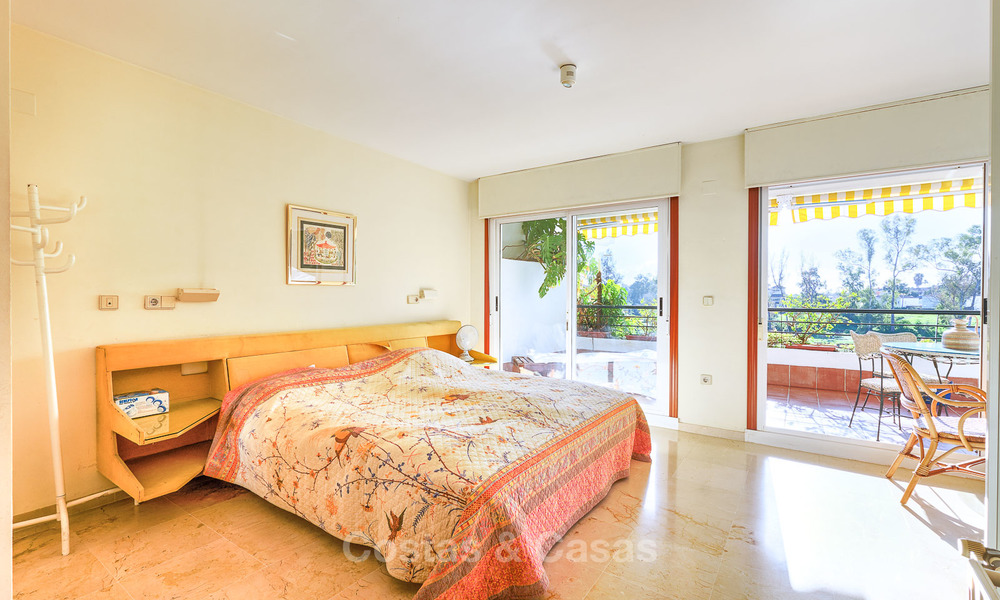 Zeer ruim front line golf appartement te koop, op loopafstand van voorzieningen en San Pedro, Marbella 8439