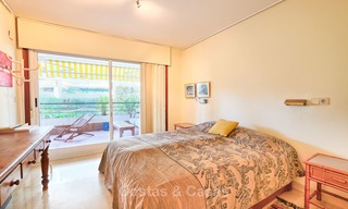 Zeer ruim front line golf appartement te koop, op loopafstand van voorzieningen en San Pedro, Marbella 8449 