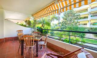 Zeer ruim front line golf appartement te koop, op loopafstand van voorzieningen en San Pedro, Marbella 8450 