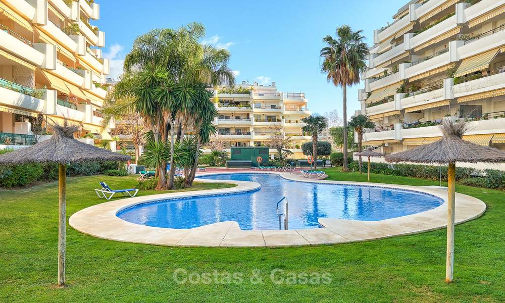 Zeer ruim front line golf appartement te koop, op loopafstand van voorzieningen en San Pedro, Marbella 8462