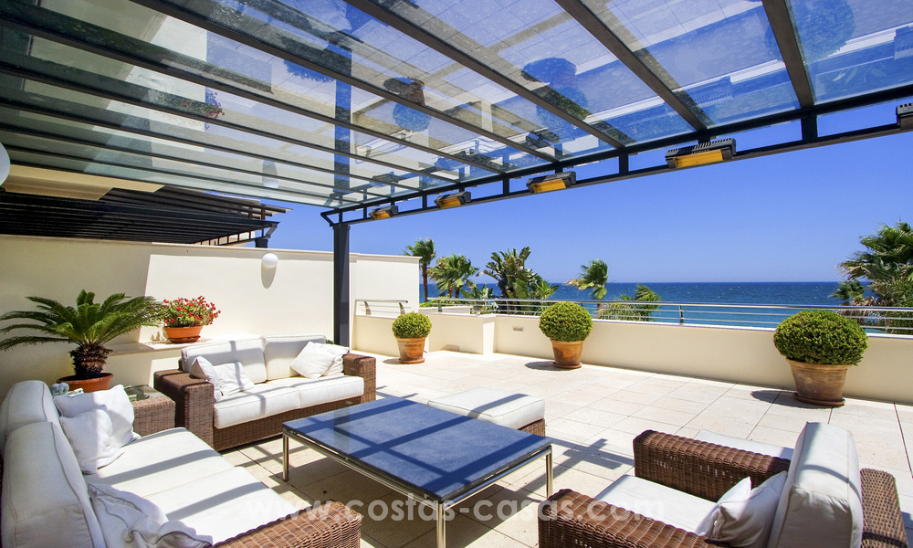Beachfront luxe appartementen te koop op de Golden Mile, Marbella, op loopafstand van Puerto Banus 22340