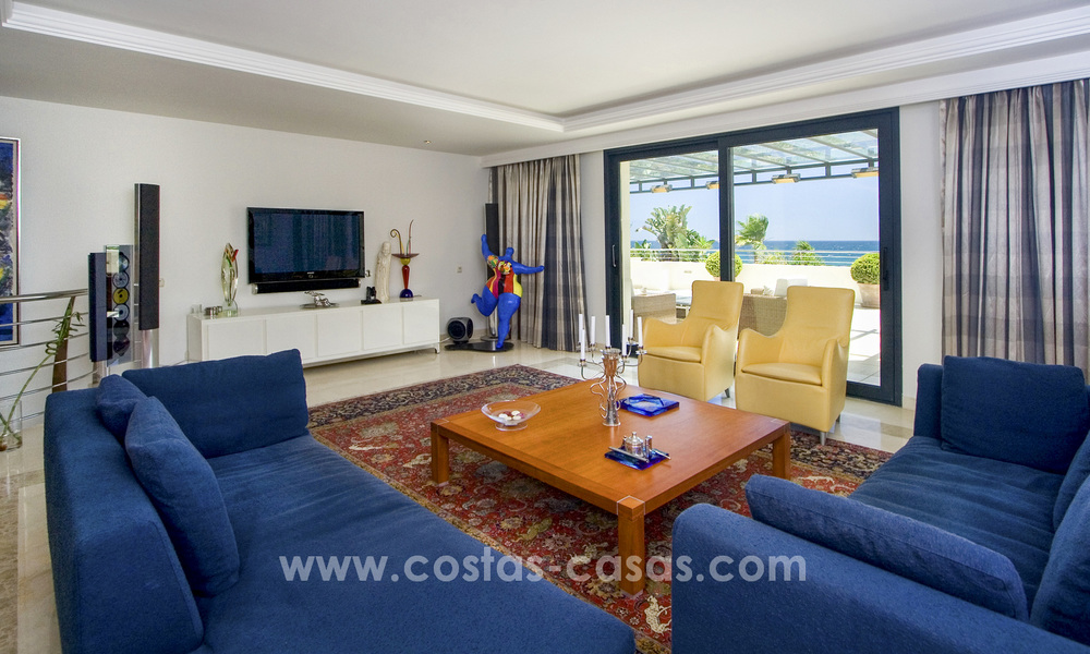 Beachfront luxe appartementen te koop op de Golden Mile, Marbella, op loopafstand van Puerto Banus 22341