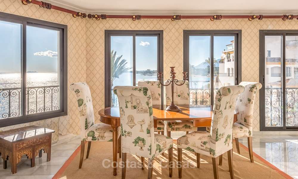 Buitenkans! Ruim luxe appartement te koop, eerstelijn in de jachthaven van Puerto Banus - Marbella 8491