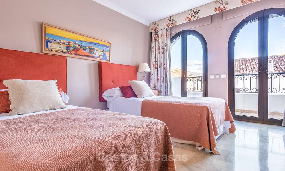 Buitenkans! Ruim luxe appartement te koop, eerstelijn in de jachthaven van Puerto Banus - Marbella 8496