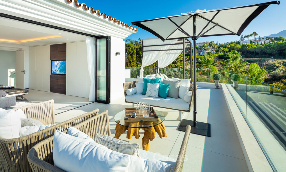 Ruime, mooi gerenoveerde luxe villa te koop, met zee- en golfzicht - Nueva Andalucía, Marbella 8569
