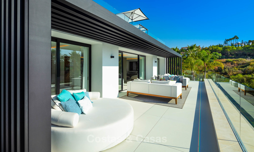 Ruime, mooi gerenoveerde luxe villa te koop, met zee- en golfzicht - Nueva Andalucía, Marbella 8570