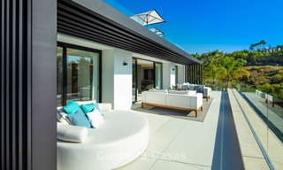Ruime, mooi gerenoveerde luxe villa te koop, met zee- en golfzicht - Nueva Andalucía, Marbella 8570 