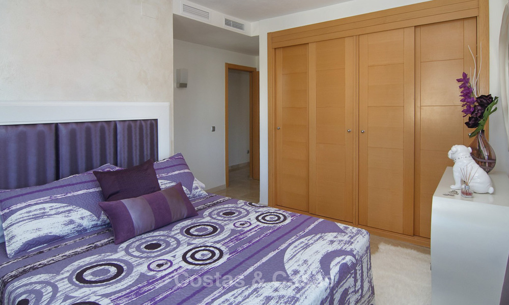 Buitenkans! Groot 4 slaapkamer penthouse appartement te koop, met golf- en zeezicht in Benahavis - Marbella 8624