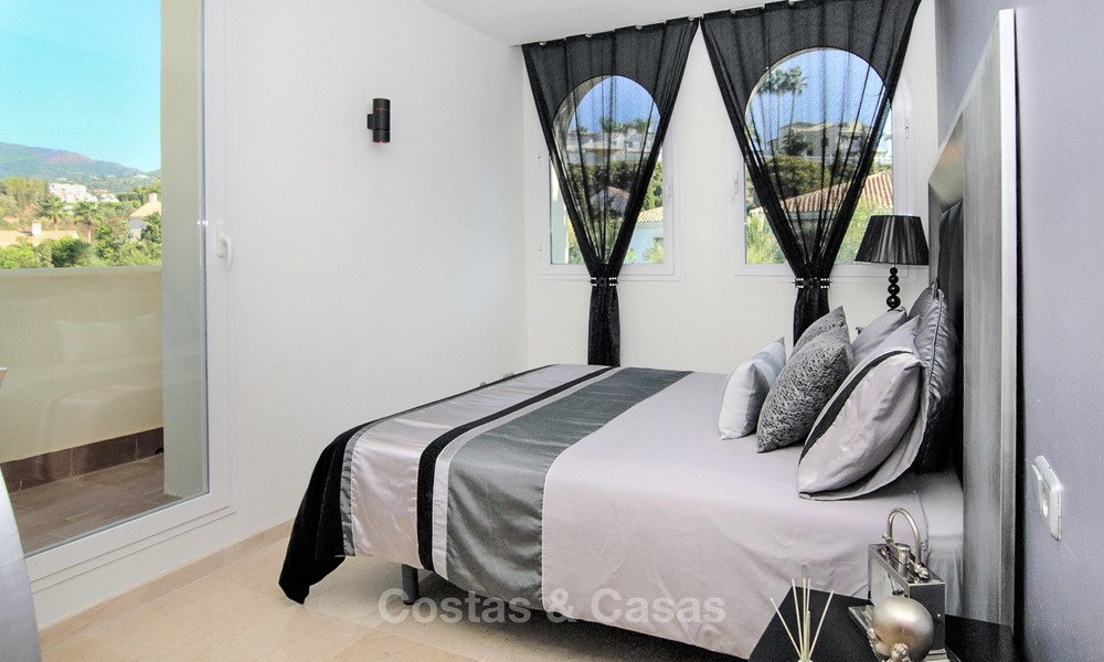 Buitenkans! Groot 4 slaapkamer penthouse appartement te koop, met golf- en zeezicht in Benahavis - Marbella 8625