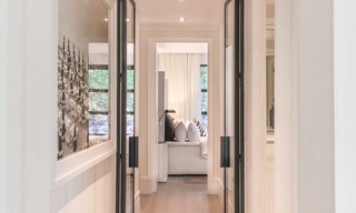 Spectaculaire, volledig gerenoveerde luxe villa met zeezicht te koop, eerstelijn golf - Nueva Andalucía, Marbella 8630 