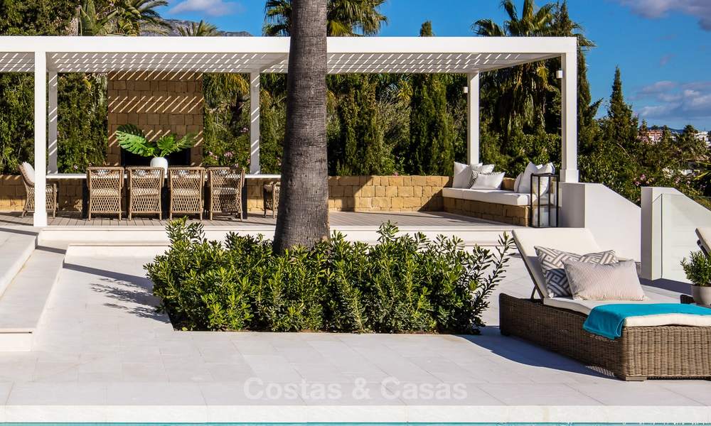 Spectaculaire, volledig gerenoveerde luxe villa met zeezicht te koop, eerstelijn golf - Nueva Andalucía, Marbella 8652