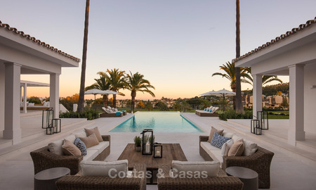Spectaculaire, volledig gerenoveerde luxe villa met zeezicht te koop, eerstelijn golf - Nueva Andalucía, Marbella 8668