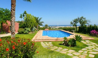 Goed gelegen en aantrekkelijk geprijsde villa - finca met zeezicht te koop, Estepona, Costa del Sol 8672 