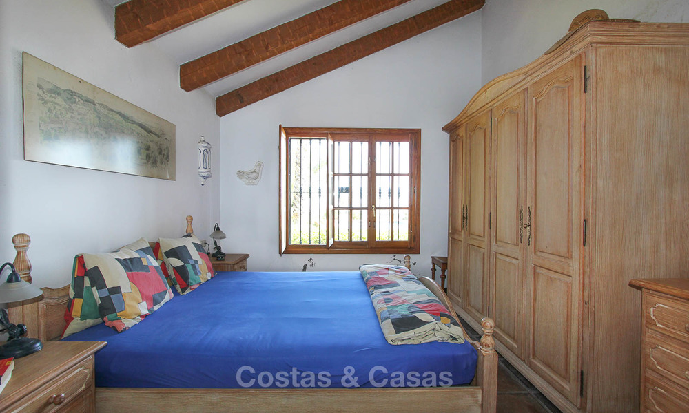 Goed gelegen en aantrekkelijk geprijsde villa - finca met zeezicht te koop, Estepona, Costa del Sol 8676