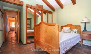 Goed gelegen en aantrekkelijk geprijsde villa - finca met zeezicht te koop, Estepona, Costa del Sol 8677 