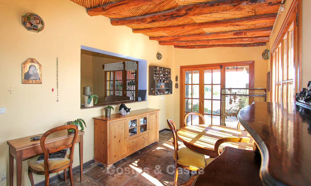 Goed gelegen en aantrekkelijk geprijsde villa - finca met zeezicht te koop, Estepona, Costa del Sol 8680
