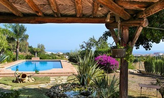 Goed gelegen en aantrekkelijk geprijsde villa - finca met zeezicht te koop, Estepona, Costa del Sol 8681 