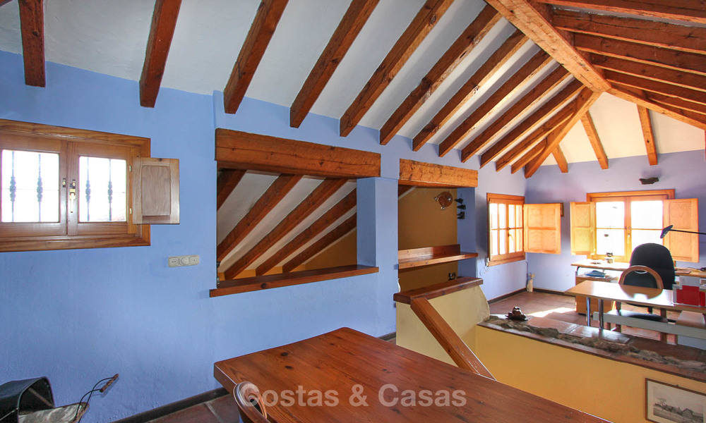 Goed gelegen en aantrekkelijk geprijsde villa - finca met zeezicht te koop, Estepona, Costa del Sol 8683