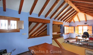 Goed gelegen en aantrekkelijk geprijsde villa - finca met zeezicht te koop, Estepona, Costa del Sol 8683 