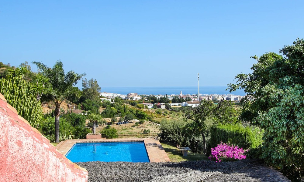 Goed gelegen en aantrekkelijk geprijsde villa - finca met zeezicht te koop, Estepona, Costa del Sol 8685