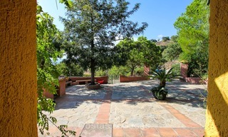 Goed gelegen en aantrekkelijk geprijsde villa - finca met zeezicht te koop, Estepona, Costa del Sol 8686 