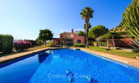 Goed gelegen en aantrekkelijk geprijsde villa - finca met zeezicht te koop, Estepona, Costa del Sol 8691