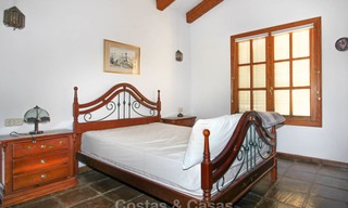 Goed gelegen en aantrekkelijk geprijsde villa - finca met zeezicht te koop, Estepona, Costa del Sol 8694 