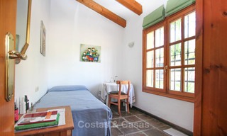 Goed gelegen en aantrekkelijk geprijsde villa - finca met zeezicht te koop, Estepona, Costa del Sol 8697 