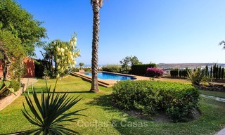 Goed gelegen en aantrekkelijk geprijsde villa - finca met zeezicht te koop, Estepona, Costa del Sol 8700 