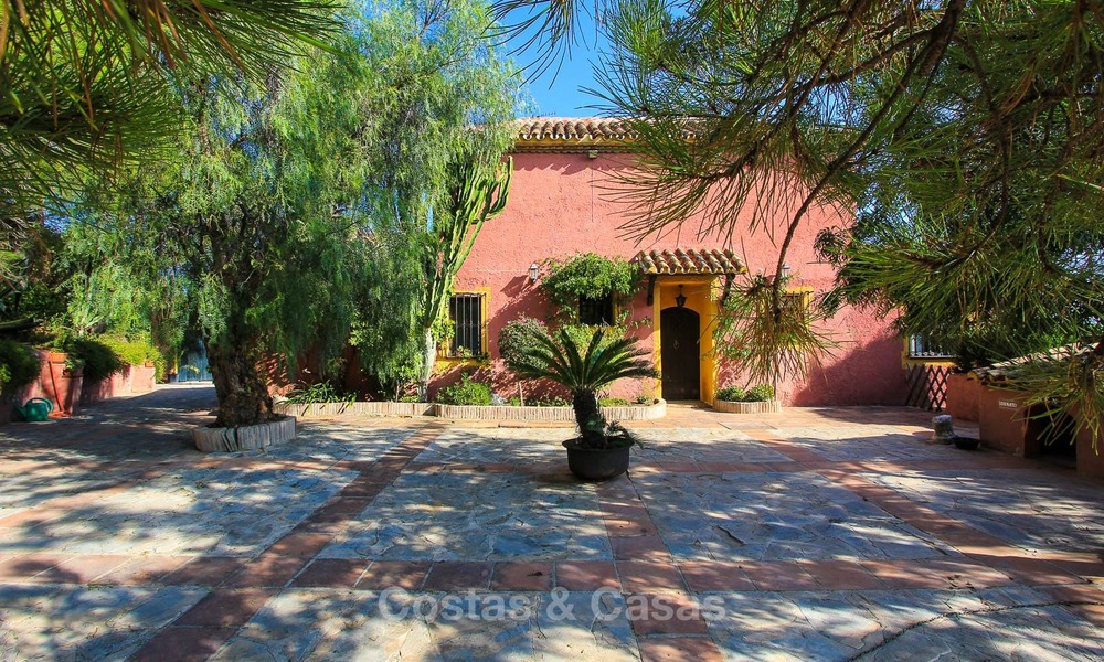 Goed gelegen en aantrekkelijk geprijsde villa - finca met zeezicht te koop, Estepona, Costa del Sol 8702