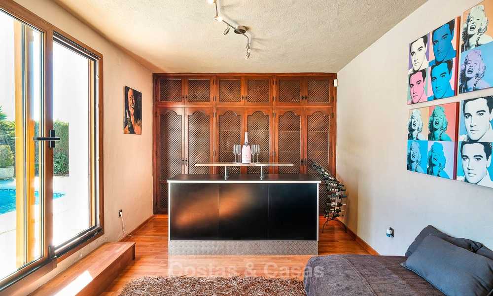 Gezellige en luxe traditionele villa met zeezicht te koop, met separaat gastenverblijf, instapklaar - Elviria, Marbella 8820