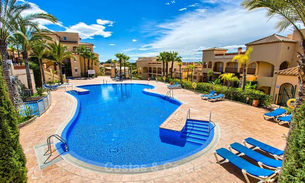 Verrukkelijk penthouse appartement te koop in een luxe complex, eerstelijn golf met zeezicht - Marbella - Estepona 8869