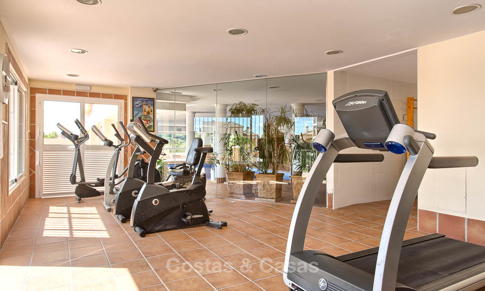 Verrukkelijk penthouse appartement te koop in een luxe complex, eerstelijn golf met zeezicht - Marbella - Estepona 8873