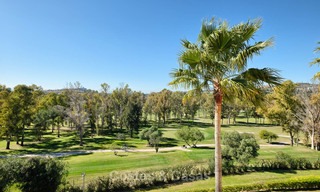 Verrukkelijk penthouse appartement te koop in een luxe complex, eerstelijn golf met zeezicht - Marbella - Estepona 8889 