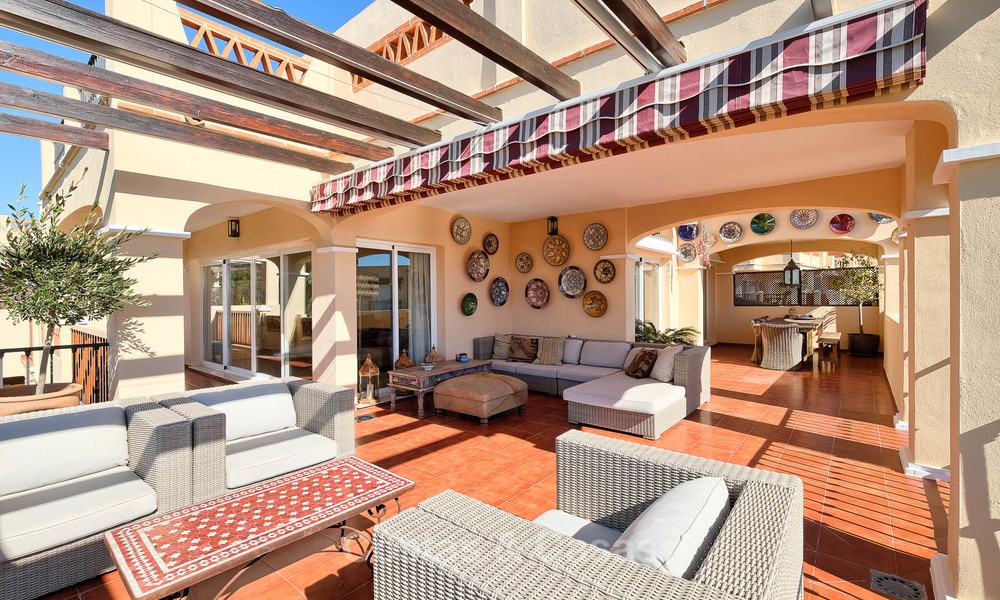 Verrukkelijk penthouse appartement te koop in een luxe complex, eerstelijn golf met zeezicht - Marbella - Estepona 8895
