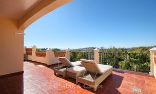 Verrukkelijk penthouse appartement te koop in een luxe complex, eerstelijn golf met zeezicht - Marbella - Estepona 8896 