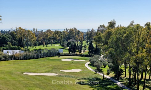 Verrukkelijk penthouse appartement te koop in een luxe complex, eerstelijn golf met zeezicht - Marbella - Estepona 8902
