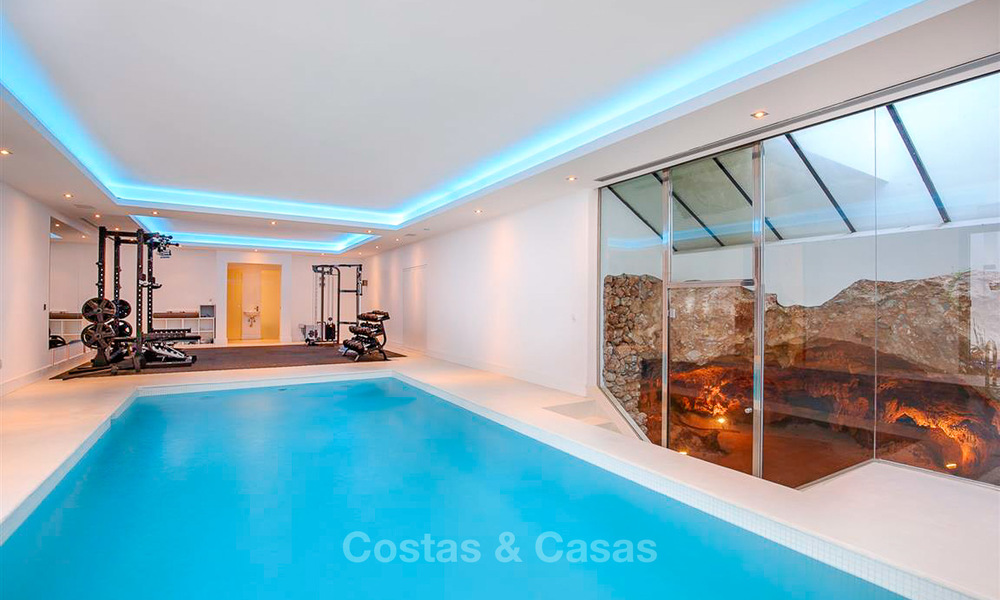 Oogstrelende luxe moderne designer villa met zeezicht te koop in de exclusieve wijk Sierra Blanca - Golden Mile, Marbella 8944