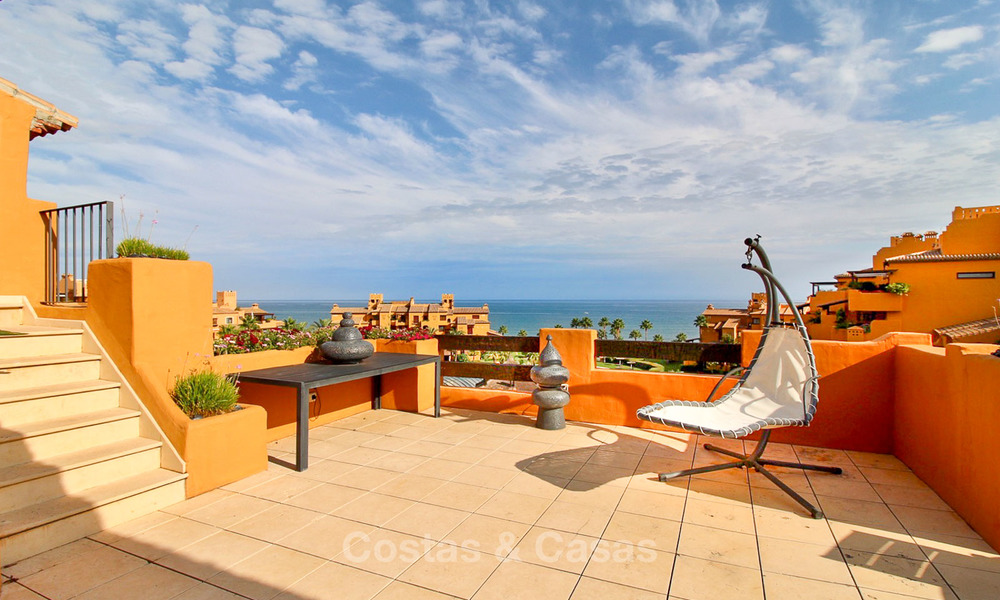 Spectaculaire penthouse met prive zwembad in een luxe complex te koop, eerstelijn strand - New Golden Mile, Marbella - Estepona 9082