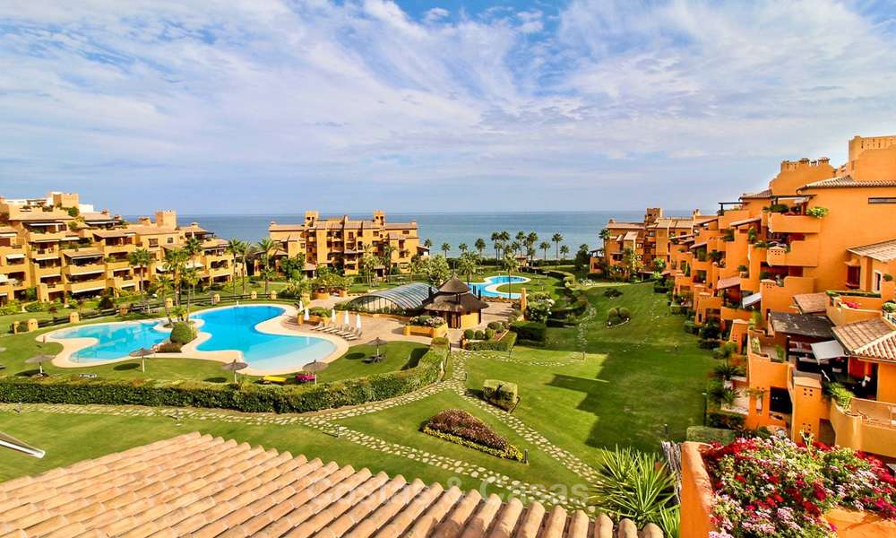Spectaculaire penthouse met prive zwembad in een luxe complex te koop, eerstelijn strand - New Golden Mile, Marbella - Estepona 9083