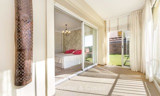 Zeer ruim 4 slaapkamer appartement nabij het strand te koop, met zeezicht en in een prestigieuze urbanisatie, Oost-Marbella 9138 