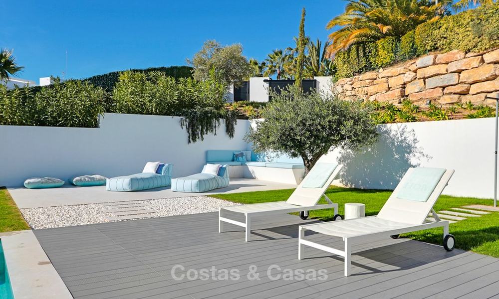 Dringende verkoop! Oogstrelende moderne luxe villa met golf- en zeezicht te koop, instapklaar - Benahavis, Marbella 9315