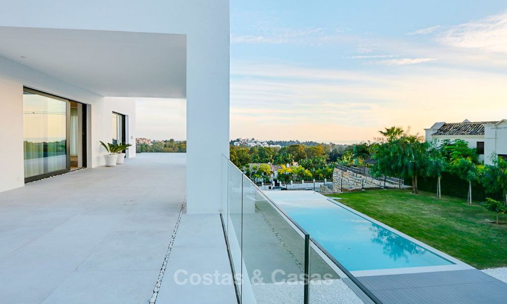 Dringende verkoop! Oogstrelende moderne luxe villa met golf- en zeezicht te koop, instapklaar - Benahavis, Marbella 9316