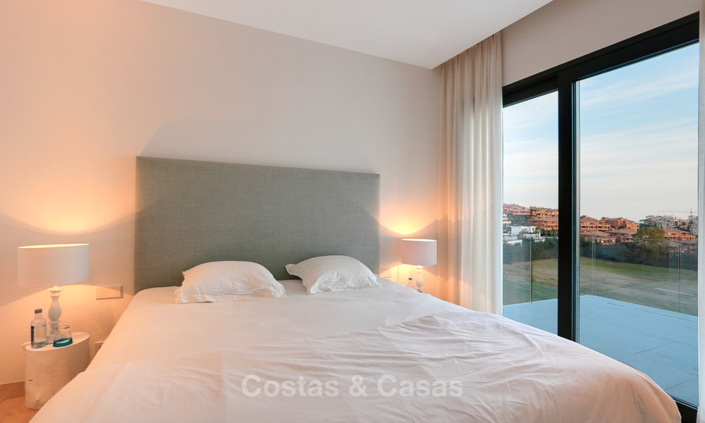 Dringende verkoop! Oogstrelende moderne luxe villa met golf- en zeezicht te koop, instapklaar - Benahavis, Marbella 9328