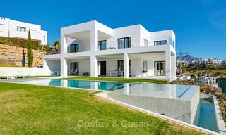 Dringende verkoop! Oogstrelende moderne luxe villa met golf- en zeezicht te koop, instapklaar - Benahavis, Marbella 9345 