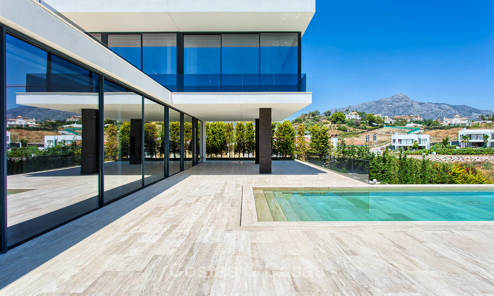 Unieke, moderne luxe villa in de Golf Vallei van Nueva Andalucía, Marbella 9300